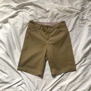 🔥SALE🔥Dockers khaki bermuda shorts.  Size 6